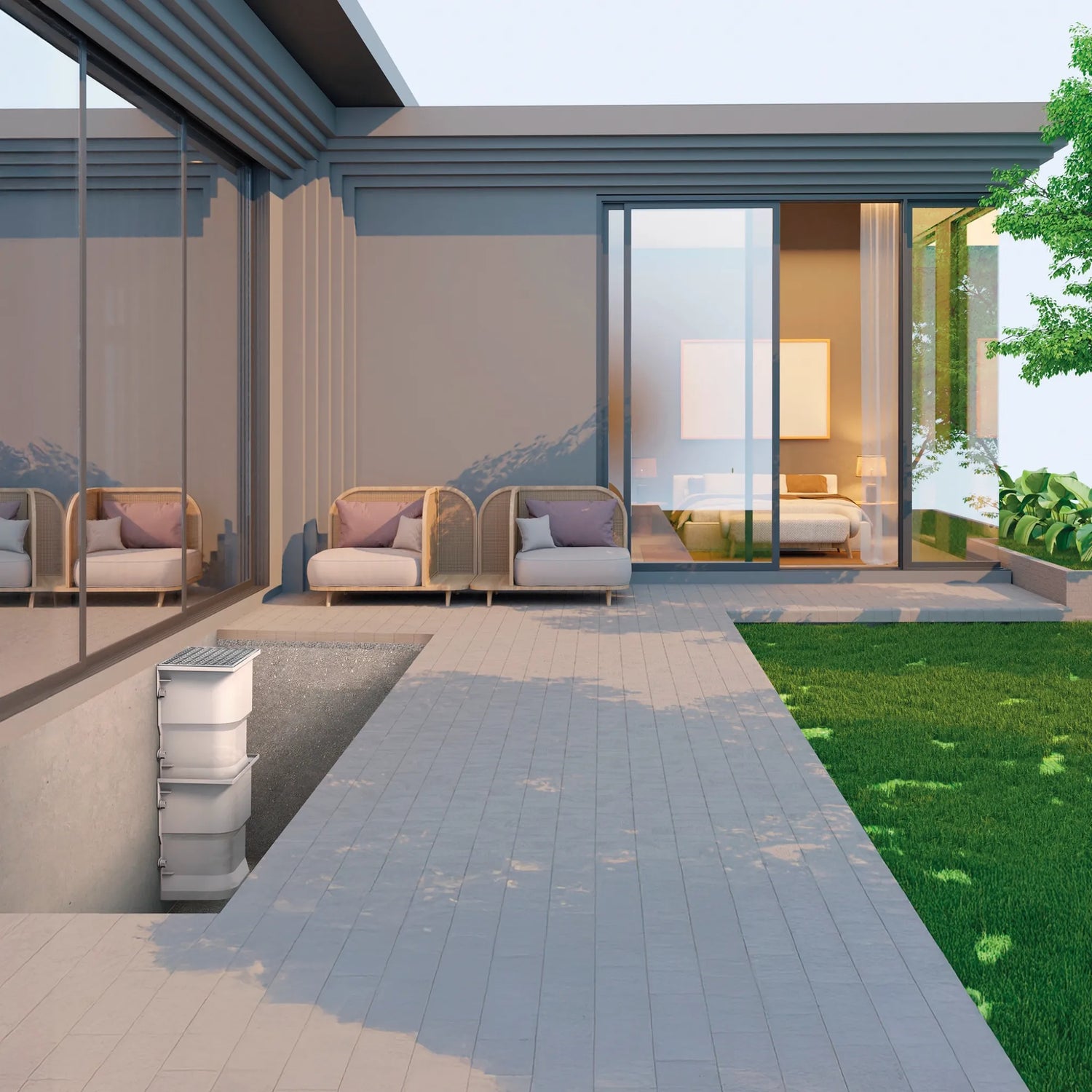 Intégration d'une courette d'aération MEA en SMC avec une rehausse adaptée sur la façade d'une maison afin de faciliter l'aération du vide sanitaire ou du sous sol.