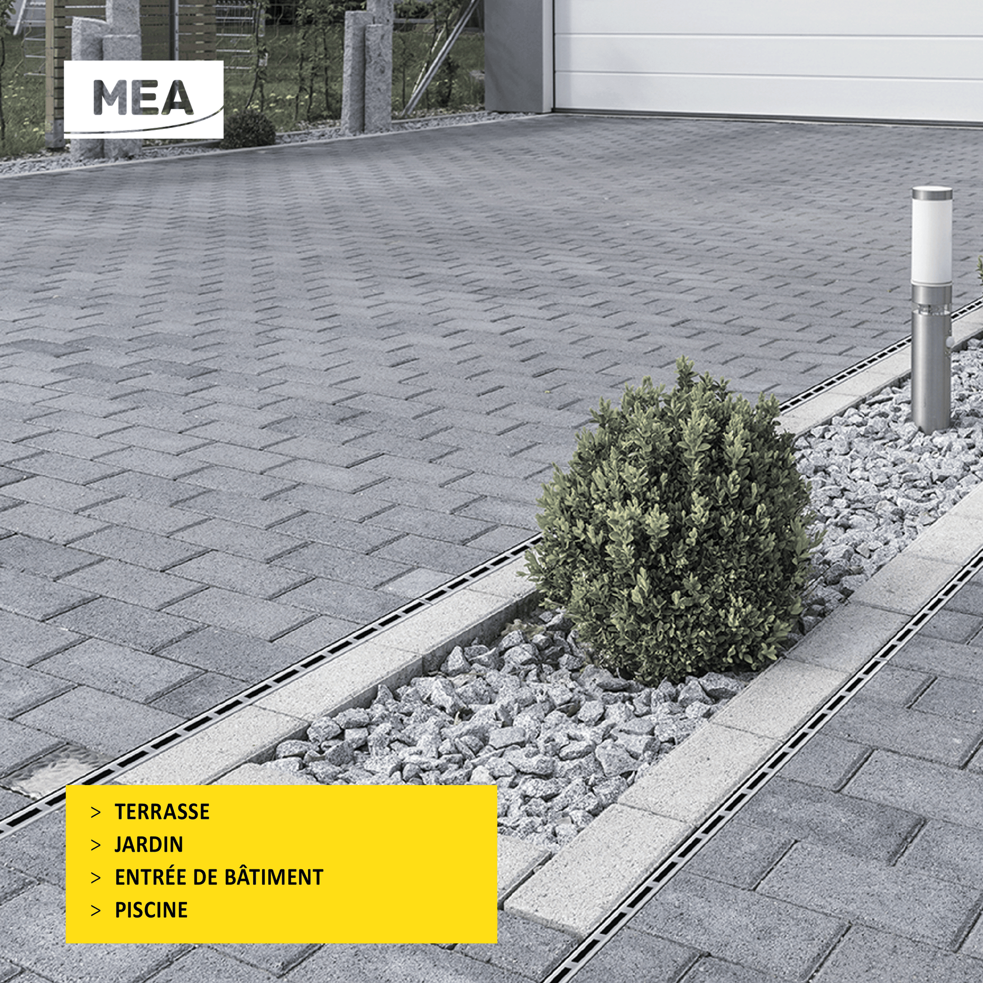 Caniveau discret MEAPARK en plastique recyclé avec fente en polypropylène et profil inox 304 Eblade S - Classe de charge A15 - Norme PMR - Facile à poser. Adapté pour terrasse, jardin, entrée de bâtiment et piscine.